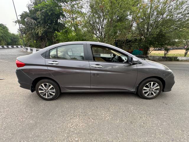 https://images10.gaadi.com/usedcar_image/70833C1B-8721-4D08-8119-DB6395D9B34B/original/a853fd02-7ac1-4f21-b9fb-11cf86ebd440.jpg?imwidth=6401
