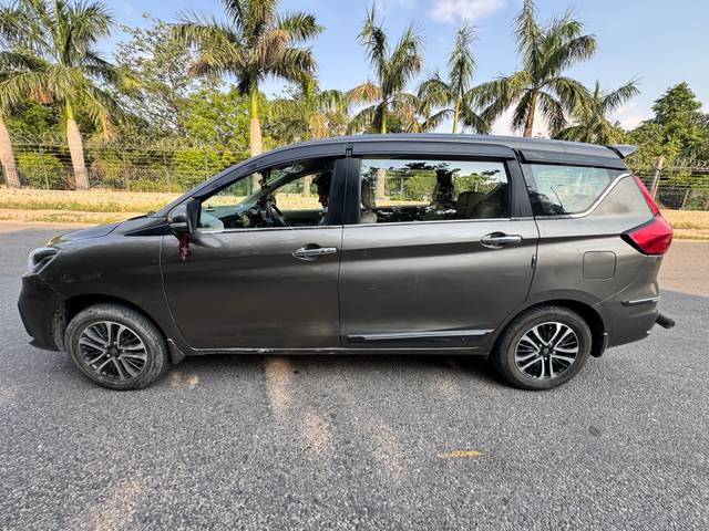 https://images10.gaadi.com/usedcar_image/70833C1B-8721-4D08-8119-DB6395D9B34B/original/ae397c2d-1c8d-40ca-b9c0-d905aee640cd.jpg?imwidth=6402