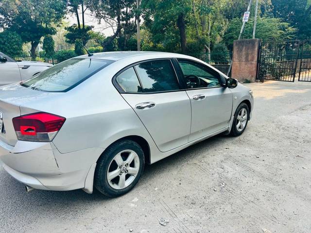 https://images10.gaadi.com/usedcar_image/70833C1B-8721-4D08-8119-DB6395D9B34B/original/b7ab954c-9ebc-42a5-9c4c-0aa6d6e40217.jpg?imwidth=6401