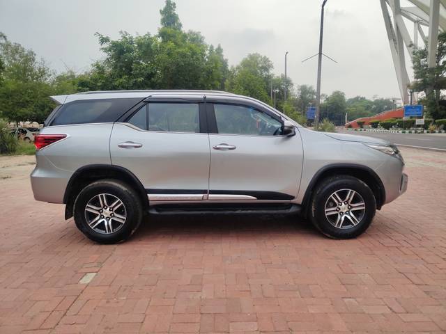 https://images10.gaadi.com/usedcar_image/70833C1B-8721-4D08-8119-DB6395D9B34B/original/d6a12c5d-efb0-49eb-a0d7-8a5e3a01fe2d.jpg?imwidth=6401
