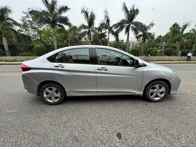 https://images10.gaadi.com/usedcar_image/70833C1B-8721-4D08-8119-DB6395D9B34B/original/f1b01b54-86c4-416d-aadb-5d905fc55360.jpg?imwidth=6401