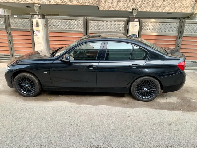 Second-hand 2019 BMW 3 Series 320d Luxury Line for sale in New Delhi-3