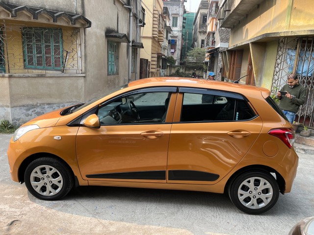 Second-hand 2013 Hyundai Grand i10 Magna for sale in Kolkata-4