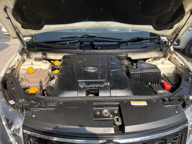 Second-hand 2016 Mahindra XUV500 W4 for sale in Kolkata-4