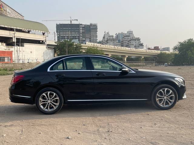 https://images10.gaadi.com/usedcar_image/7BA1FC5B-B79D-4FF5-94B3-99AE8CE58B12/original/f71d6598-7034-45f6-8650-04f6c611d489.jpg?imwidth=6401