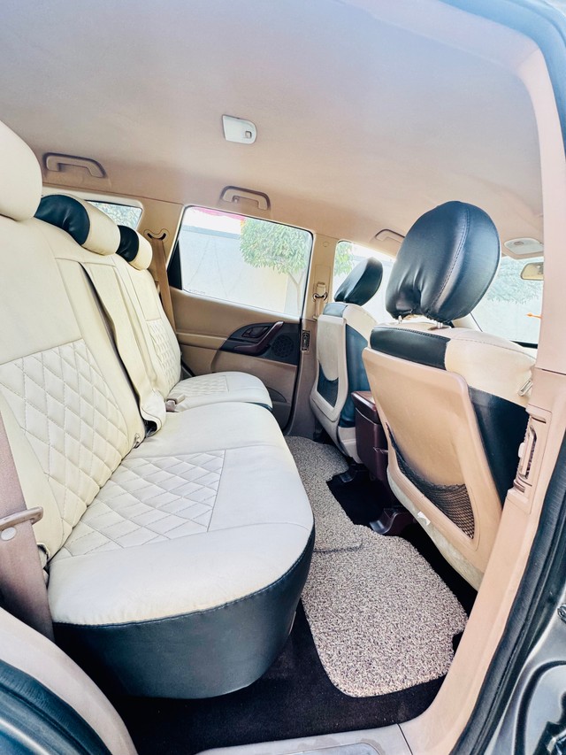 Second-hand 2015 Mahindra XUV500 W4 for sale in Jaipur-10