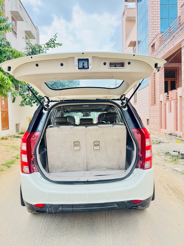 Second-hand 2017 Mahindra XUV500 R W10 FWD for sale in Jaipur-5