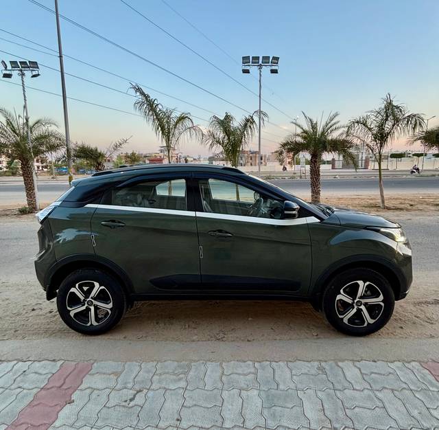 https://images10.gaadi.com/usedcar_image/808B4672-9CBC-48F6-A455-E9C9C42D3726/original/23a92307-c7cf-4b3c-9686-ad125750e2b7.jpg?imwidth=6401