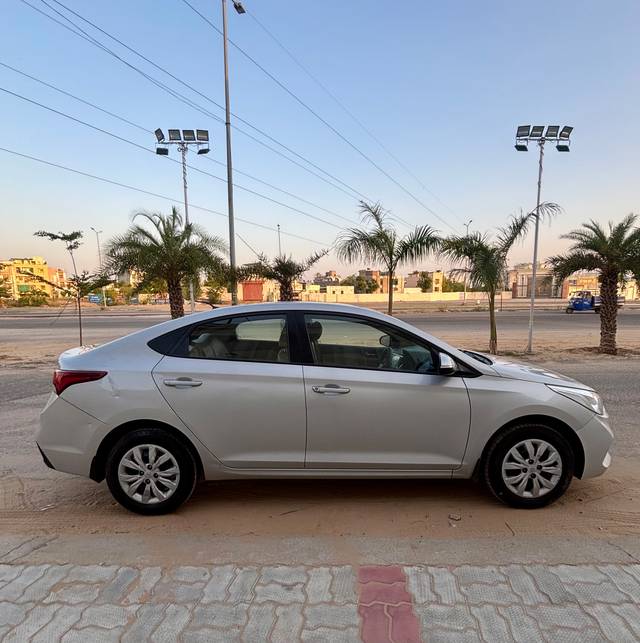 https://images10.gaadi.com/usedcar_image/808B4672-9CBC-48F6-A455-E9C9C42D3726/original/a84f952d-ee97-42bd-82be-22f05d629da1.jpg?imwidth=6401