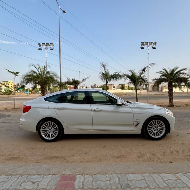 https://images10.gaadi.com/usedcar_image/808B4672-9CBC-48F6-A455-E9C9C42D3726/original/ab3a71e7-7ff0-4ce0-9ca4-14ad7e1f7c51.jpg?imwidth=6401