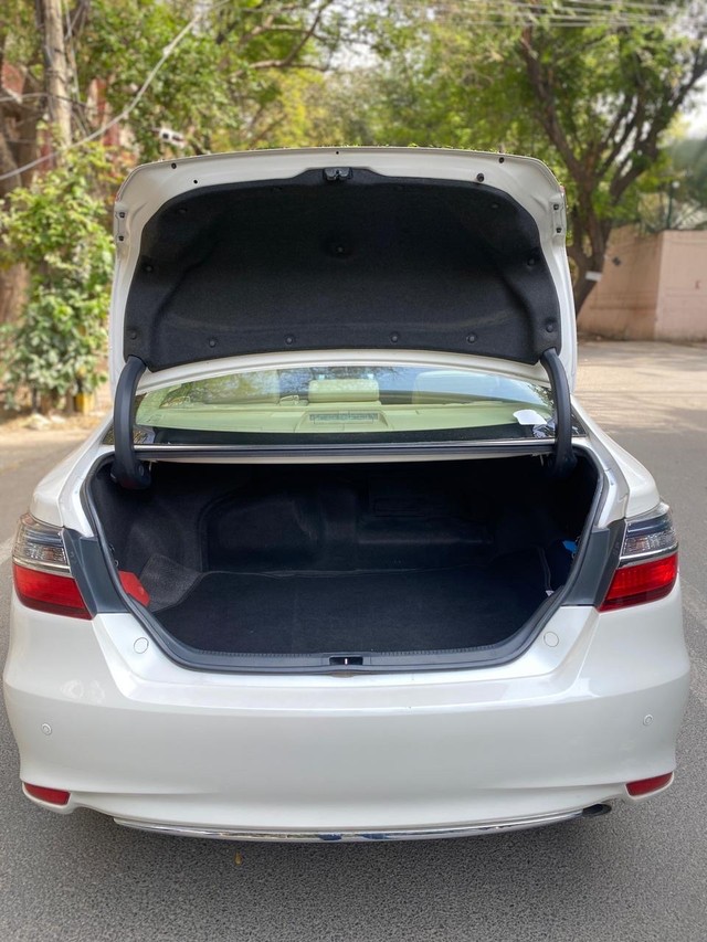 Second-hand 2017 Toyota Camry 2.5 Hybrid for sale in New Delhi-13