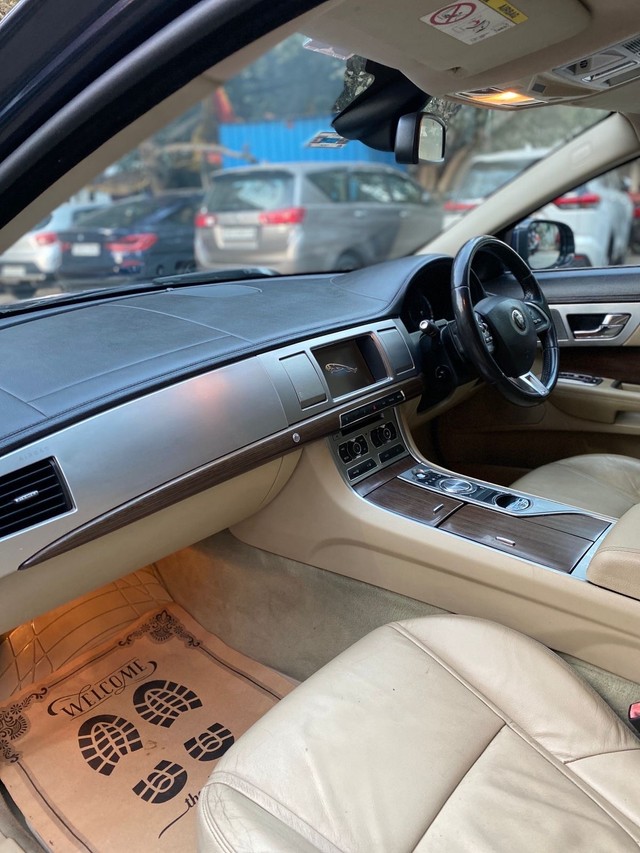 Second-hand 2016 Jaguar XF 2.0 Litre Petrol for sale in New Delhi-16