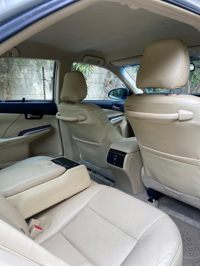 Second-hand 2017 Toyota Camry 2.5 Hybrid for sale in New Delhi-10