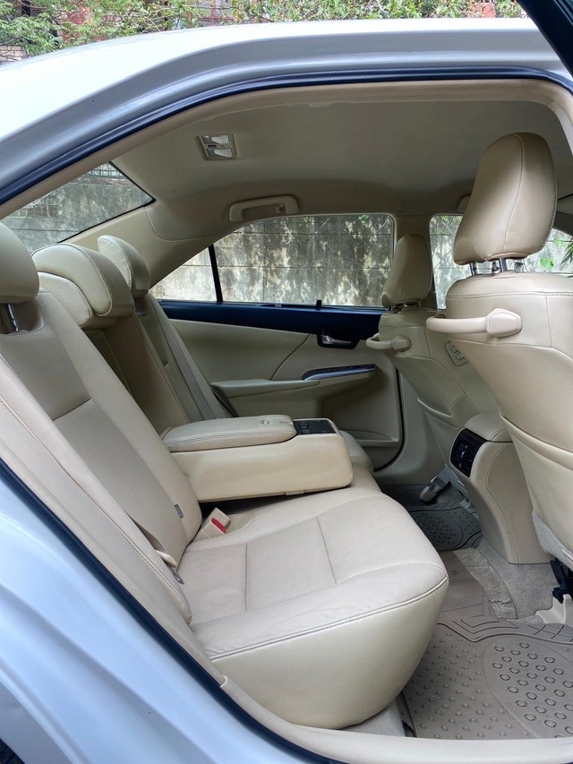 Second-hand 2017 Toyota Camry 2.5 Hybrid for sale in New Delhi-11