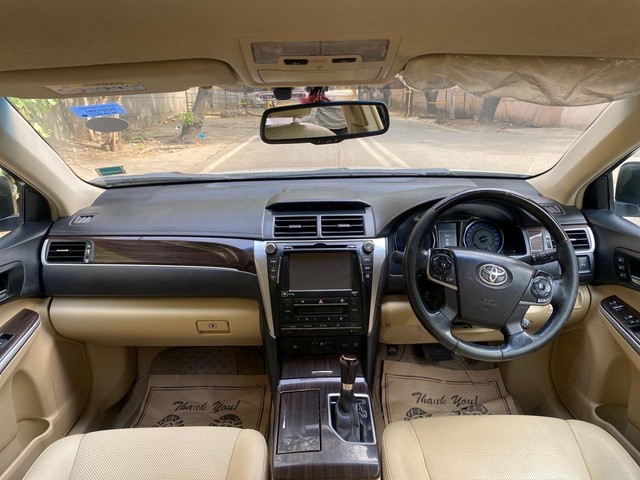 Second-hand 2017 Toyota Camry 2.5 Hybrid for sale in New Delhi-9