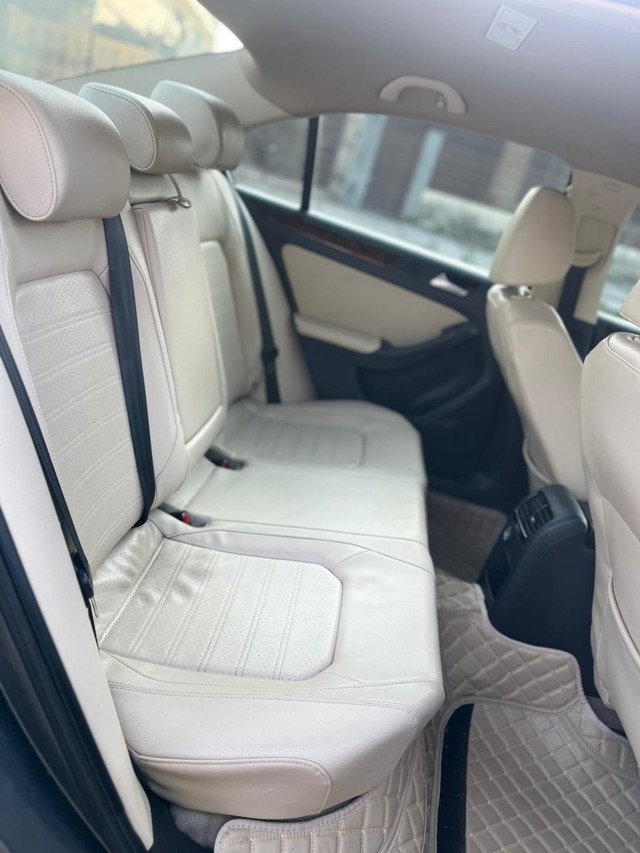 Second-hand 2014 Volkswagen Jetta 2.0L TDI Highline AT for sale in Sirsa-7