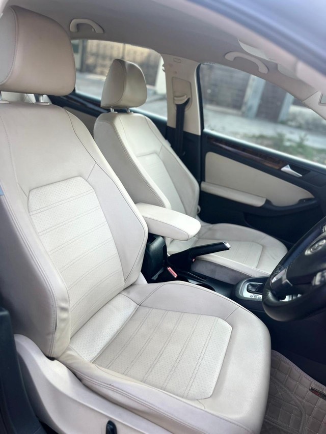 Second-hand 2014 Volkswagen Jetta 2.0L TDI Highline AT for sale in Sirsa-8