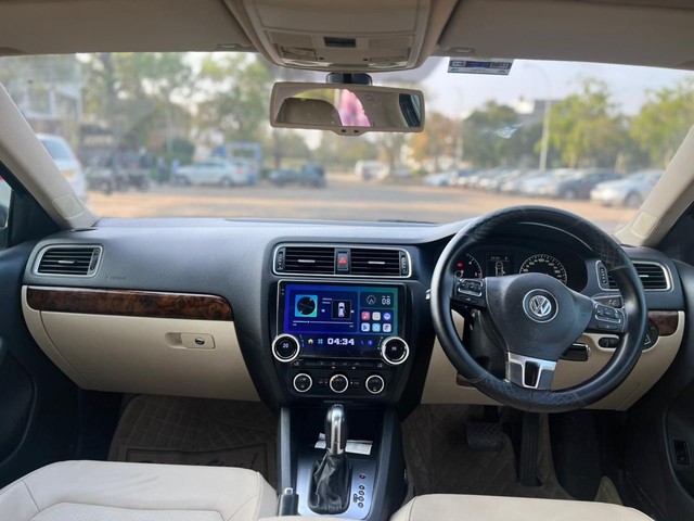 Second-hand 2014 Volkswagen Jetta 2.0L TDI Highline AT for sale in Sirsa-3