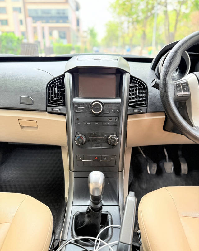 https://images10.gaadi.com/usedcar_image/84597D92-9E39-4A43-AF14-F0A7B254A3E6/original/4bc4c447-6d59-4e97-b365-4da89f70a9c9.jpg?imwidth=6402