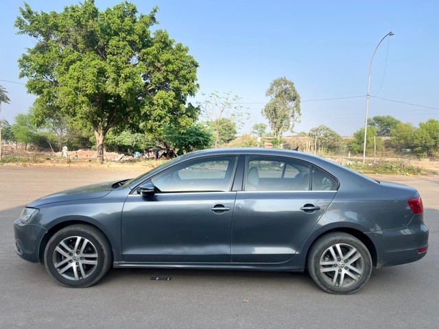 Second-hand 2014 Volkswagen Jetta 2.0L TDI Highline AT for sale in Sirsa-2