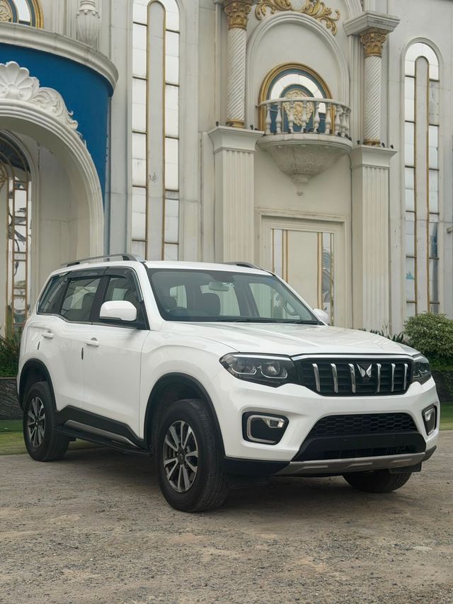 Mahindra Scorpio N Z8 Select Second-hand 2025 Mahindra Scorpio N Z8 Select for sale in New Delhi