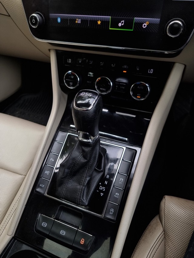 Second-hand 2021 Skoda Superb Laurin & klement BSVI for sale in Chennai-10