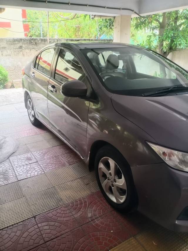 https://images10.gaadi.com/usedcar_image/89A72BC3-093E-433B-9C31-7D7B44FB64F6/original/d6722acf-6618-45c7-ad4d-7a1085ac3b0f.jpg?imwidth=6402