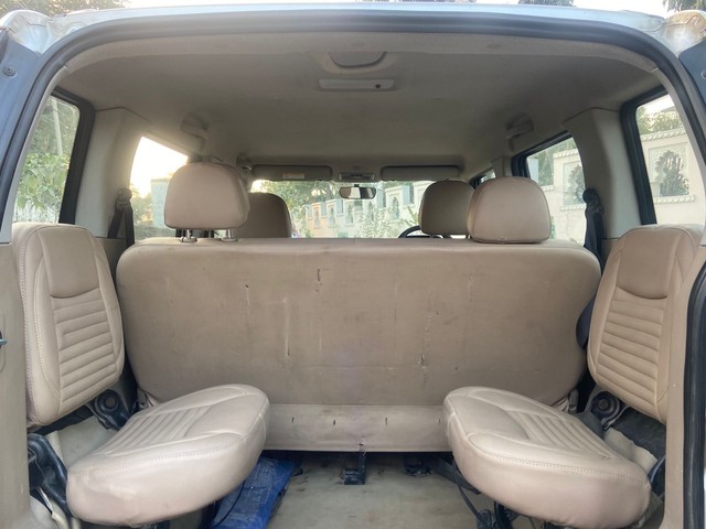 Second-hand 2017 Mahindra TUV 300 T8 for sale in Udaipur-7