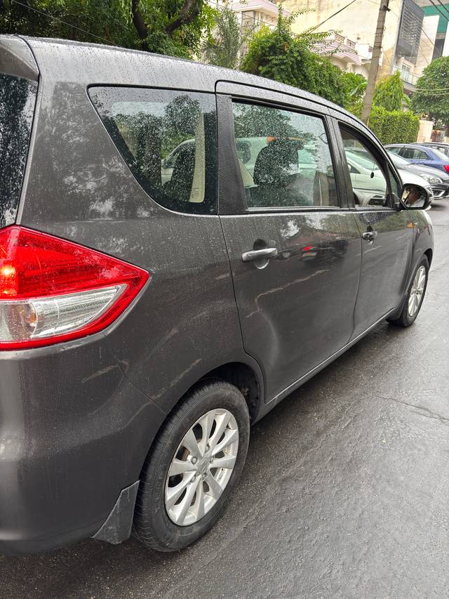 https://images10.gaadi.com/usedcar_image/8C9141DF-A92C-42C9-8E95-EE2C399A8DE9/original/79c7eee2-c63c-4a59-9be6-4752a1b34e60.jpg?imwidth=6401