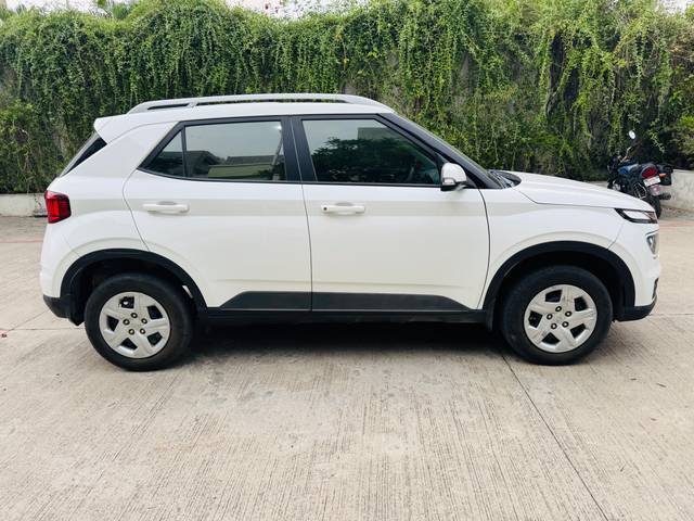 https://images10.gaadi.com/usedcar_image/8DA394AF-5947-428B-9117-1BDBD331A620/original/177e32d8-d7dc-412a-9296-3cc227957004.jpg?imwidth=6401
