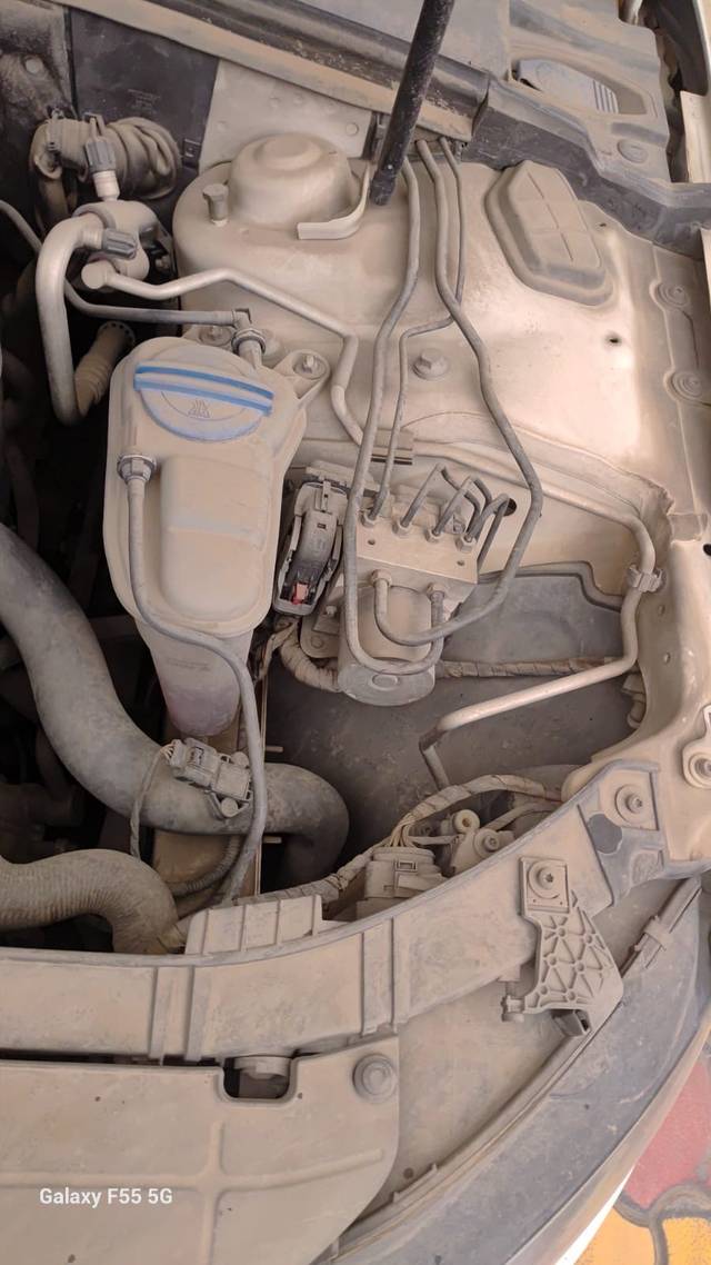 https://images10.gaadi.com/usedcar_image/8E7C6E82-32AC-43F8-B60C-2AC2B9923AA8/original/82f7df3d-99c4-46a0-b11a-9428f99fcf13.jpg?imwidth=6402