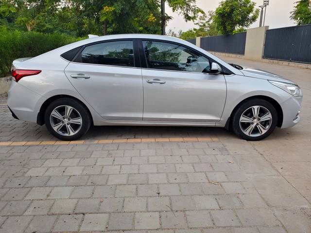 https://images10.gaadi.com/usedcar_image/90FF87B9-9603-4606-8F5C-64D5986C99D3/original/b7b5c833-53df-48ce-8f74-beb72ae451fb.jpg?imwidth=6401