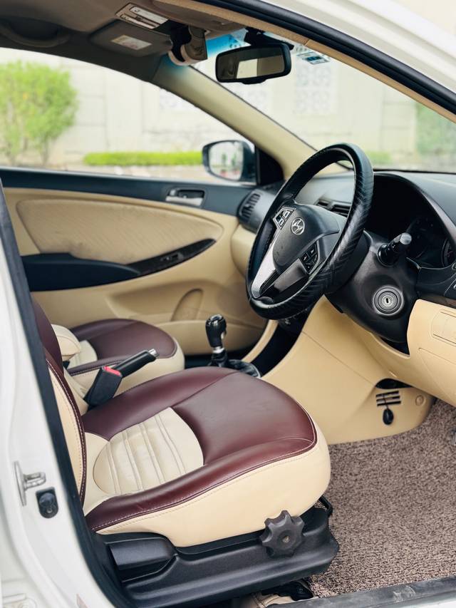 https://images10.gaadi.com/usedcar_image/93C8E6A2-68F5-4ECE-A36B-E5CB7C650AE1/original/73159a30-70bd-496c-b835-ae35a7bbbf5a.jpg?imwidth=6402