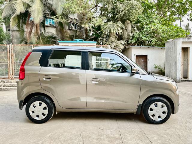 https://images10.gaadi.com/usedcar_image/9B3E956F-3229-4254-B93C-2A2404E65C5F/original/d8a43ed3-39fb-490a-ba20-3145d690440c.jpg?imwidth=6401