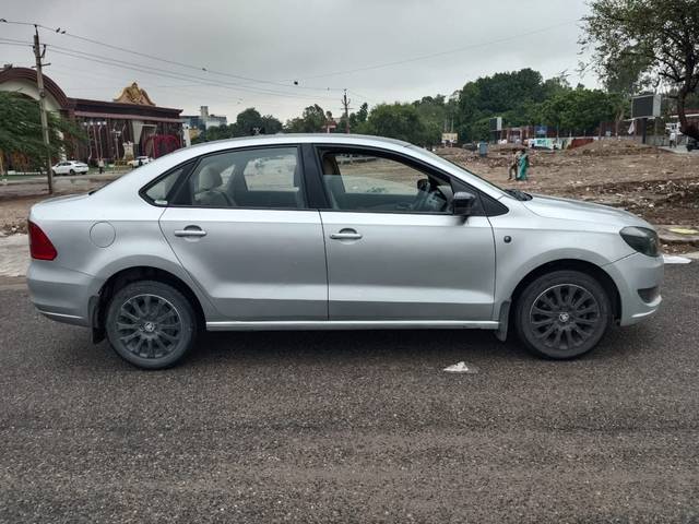 https://images10.gaadi.com/usedcar_image/9D855635-4E08-4597-94D8-1635107217E9/original/6c67fbe8-7c89-43a1-9d0b-1e2f9b4ef61b.jpg?imwidth=6401