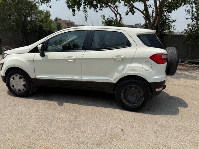 https://images10.gaadi.com/usedcar_image/9D855635-4E08-4597-94D8-1635107217E9/original/c5e9953b-6f71-48bd-9e83-00e583b9ceeb.jpg?imwidth=6402