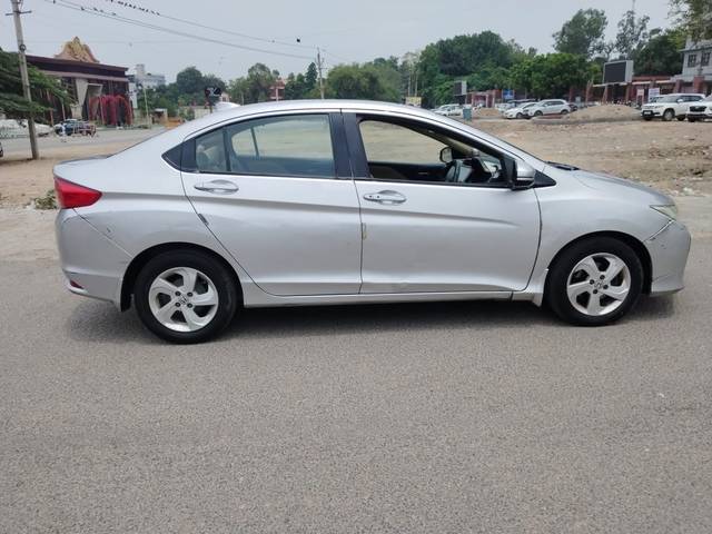 https://images10.gaadi.com/usedcar_image/9D855635-4E08-4597-94D8-1635107217E9/original/eb50c35f-299c-42a4-b180-fc45708dfa1e.jpg?imwidth=6401