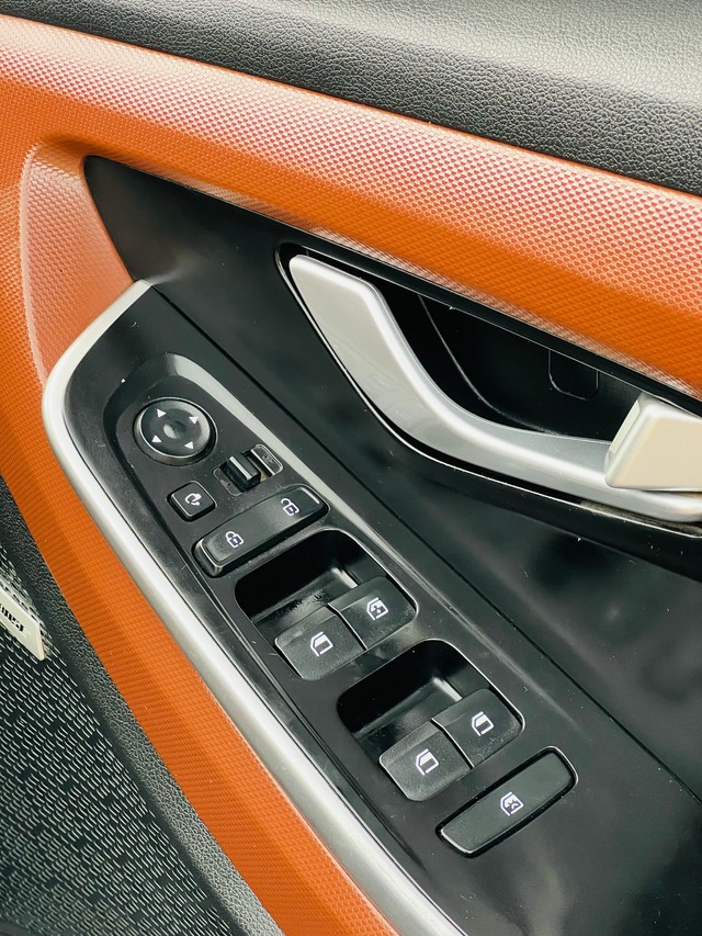 Second-hand 2022 Hyundai Alcazar Signature Diesel BSVI for sale in Ahmedabad-12