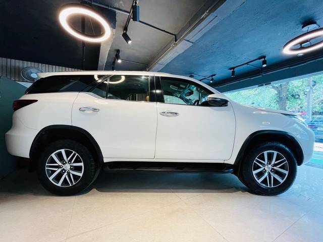 https://images10.gaadi.com/usedcar_image/A762C9B8-2A4B-452A-BBD4-160ACDD3E2C9/original/73c42eff-37c3-4df0-8f5c-65e6c13a7dc0.jpg?imwidth=6401