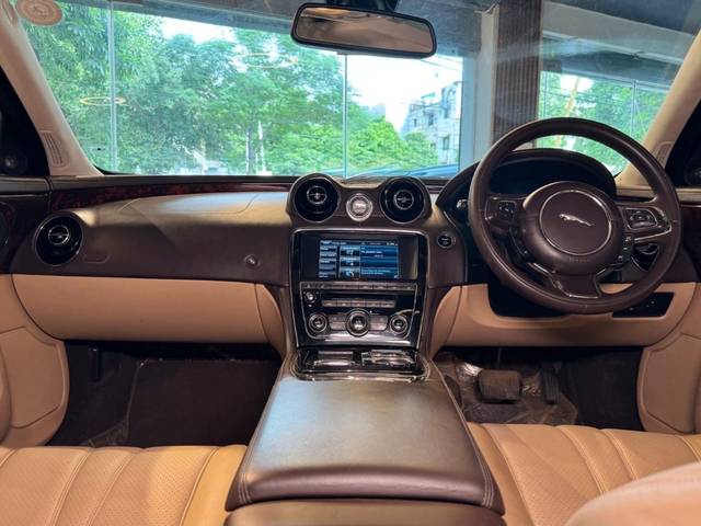 https://images10.gaadi.com/usedcar_image/A762C9B8-2A4B-452A-BBD4-160ACDD3E2C9/original/8352bea2-3d0b-4c63-88aa-f26cb245b4dd.jpg?imwidth=6402