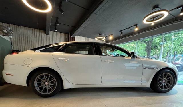 https://images10.gaadi.com/usedcar_image/A762C9B8-2A4B-452A-BBD4-160ACDD3E2C9/original/a589b168-6672-421f-b426-abda918c5a94.jpg?imwidth=6401