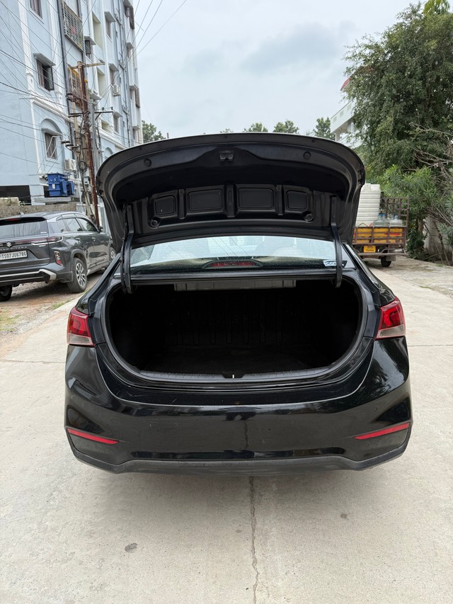 Hyundai Verna CRDi 1.6 SX Second-hand 2018 Hyundai Verna CRDi 1.6 SX for sale in Hyderabad-8