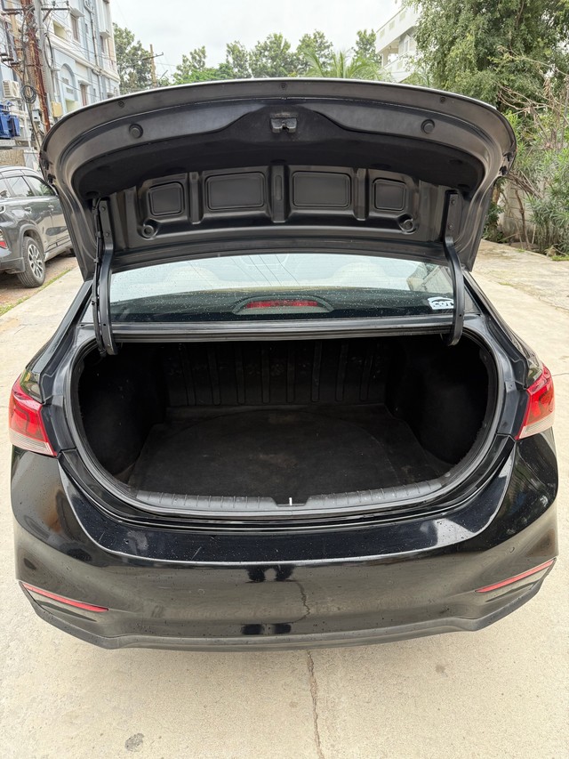 Hyundai Verna CRDi 1.6 SX Second-hand 2018 Hyundai Verna CRDi 1.6 SX for sale in Hyderabad-11