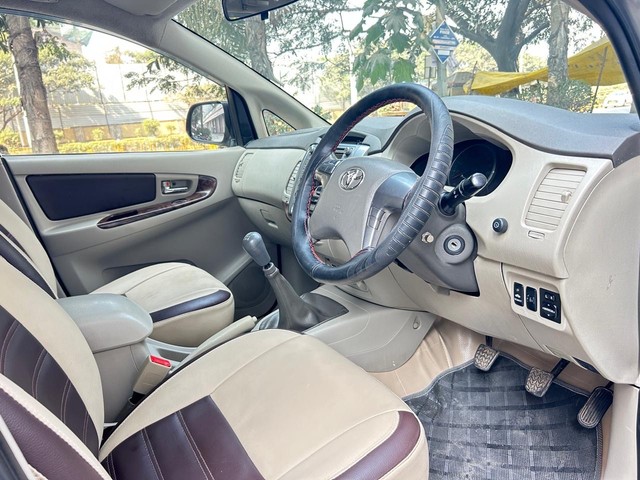 Second-hand 2014 Toyota Innova 2.5 G (Diesel) 7 Seater BS IV for sale in Pune-9