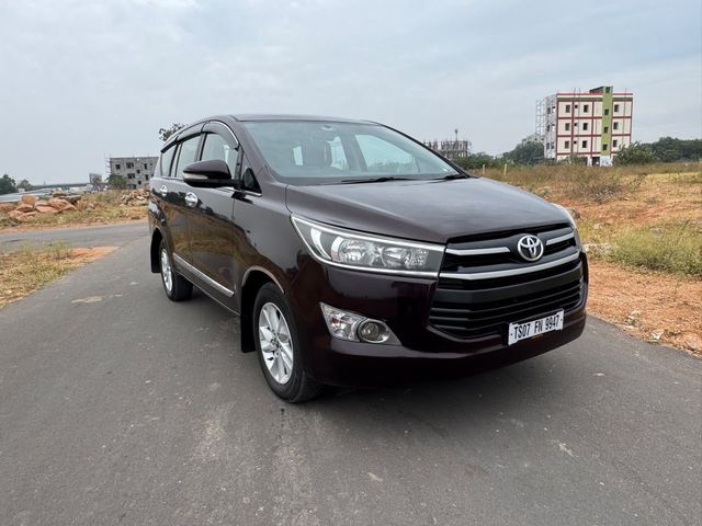 Toyota Innova Crysta 2.4 जी MT 8S बीएस4 Second-hand 2017 Toyota Innova Crysta 2.4 जी MT 8S बीएस4 for sale in Hyderabad