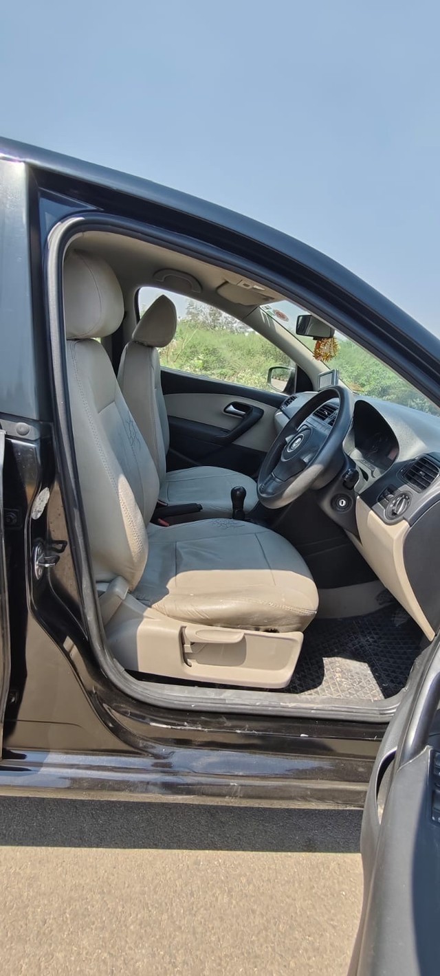 Volkswagen Polo IPL II 1.2 Diesel Highline Second-hand 2014 Volkswagen Polo IPL II 1.2 Diesel Highline for sale in Hyderabad-9