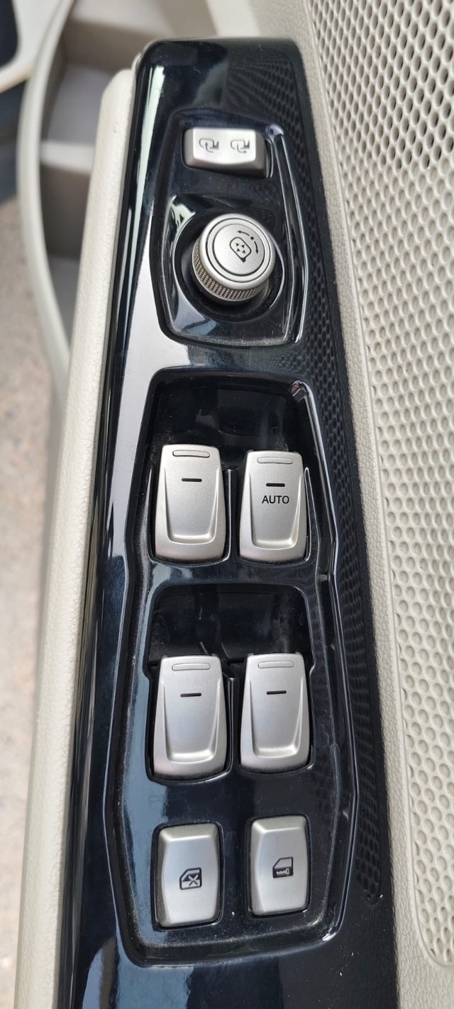 Second-hand 2022 Mahindra XUV300 W8 Diesel Sunroof BSVI for sale in Hyderabad-15