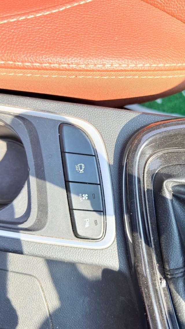 MG Hector Sharp Diesel MT Second-hand 2020 MG Hector Sharp Diesel MT for sale in Hyderabad-7