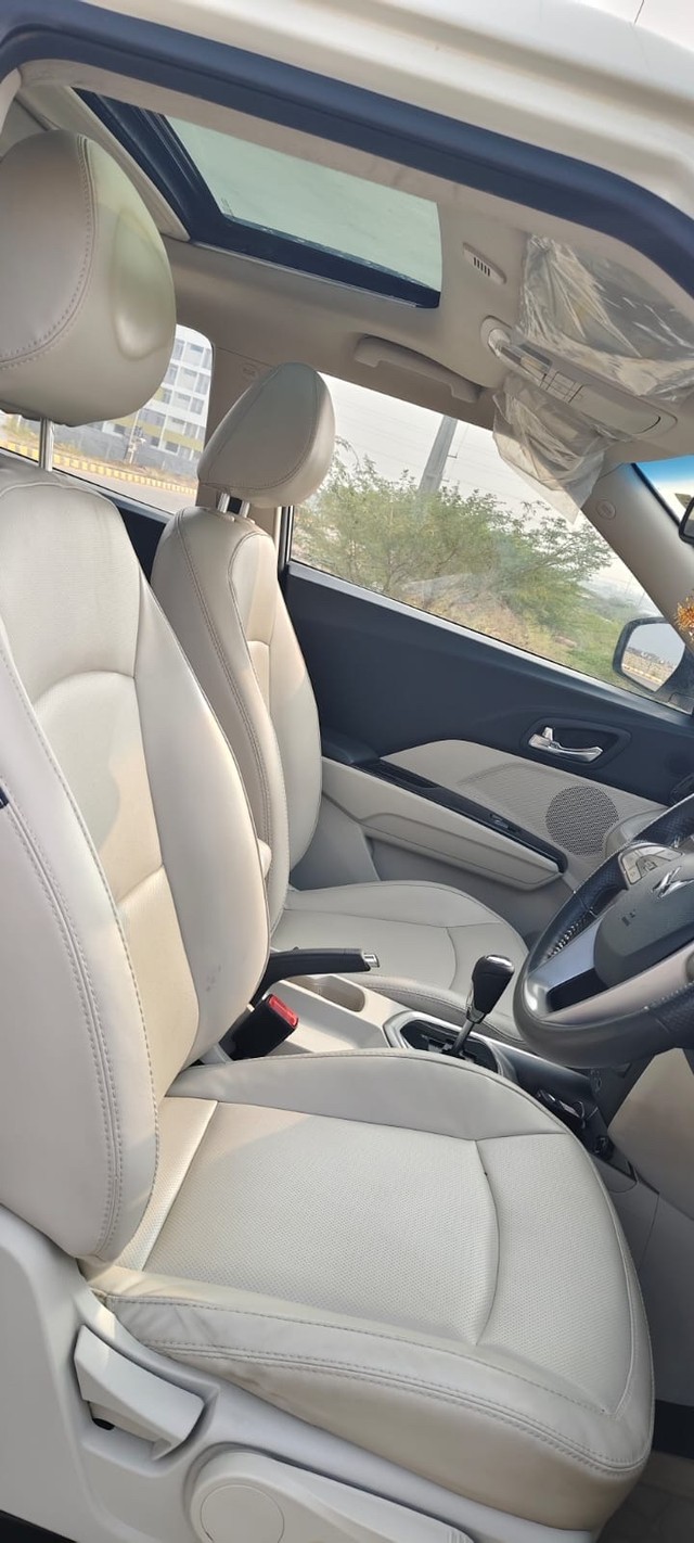 Second-hand 2022 Mahindra XUV300 W8 Diesel Sunroof BSVI for sale in Hyderabad-11