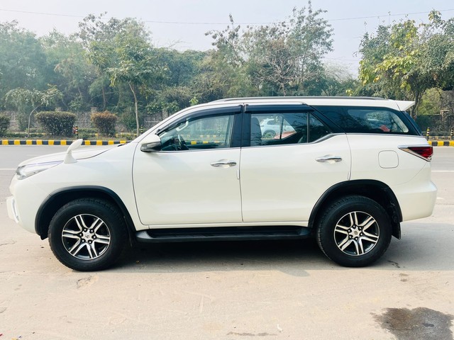 Second-hand 2018 Toyota Fortuner 2.8 2WD AT BSIV for sale in New Delhi-3